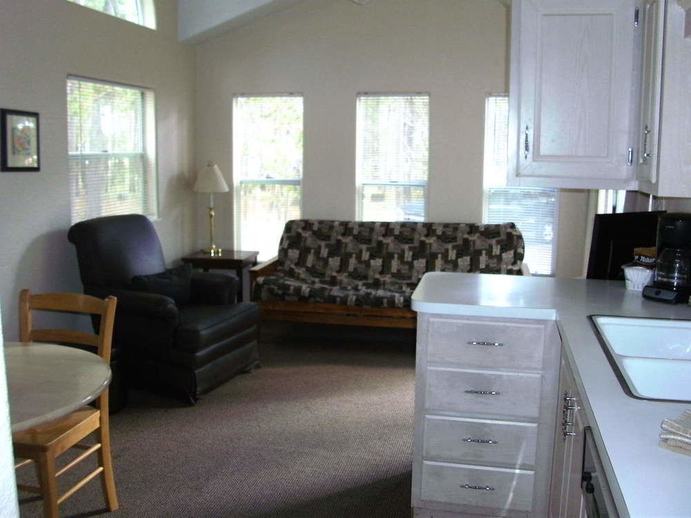 Bend-Sunriver Camping Resort Studio Cabin 6 Экстерьер фото